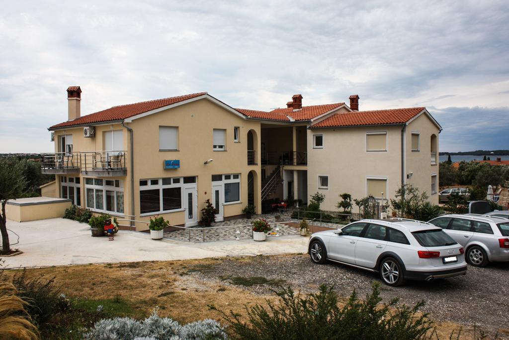 Guest House Croatia Fazana Bagian luar foto
