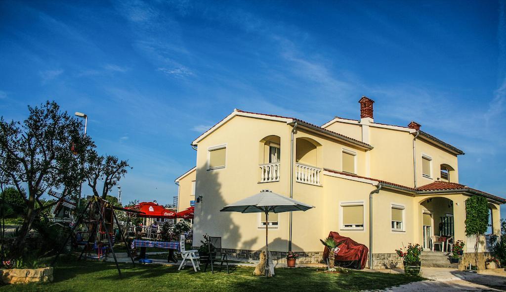 Guest House Croatia Fazana Bagian luar foto