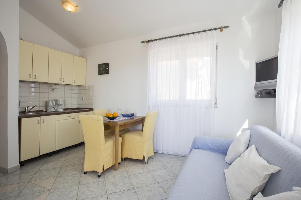 Guest House Croatia Fazana Bagian luar foto