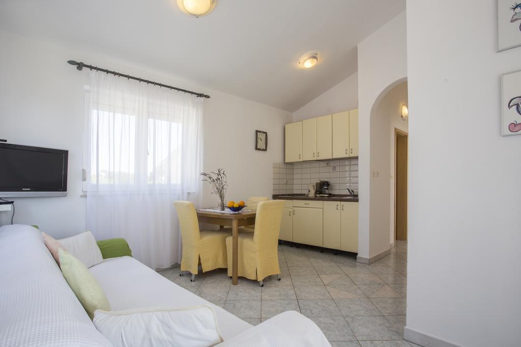 Guest House Croatia Fazana Bagian luar foto