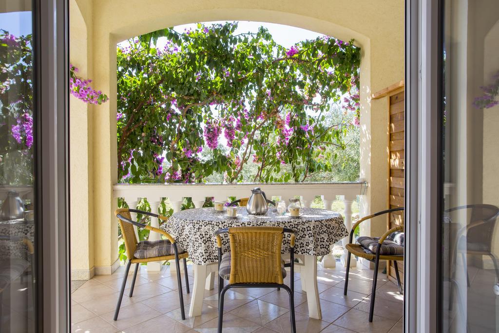 Guest House Croatia Fazana Bagian luar foto