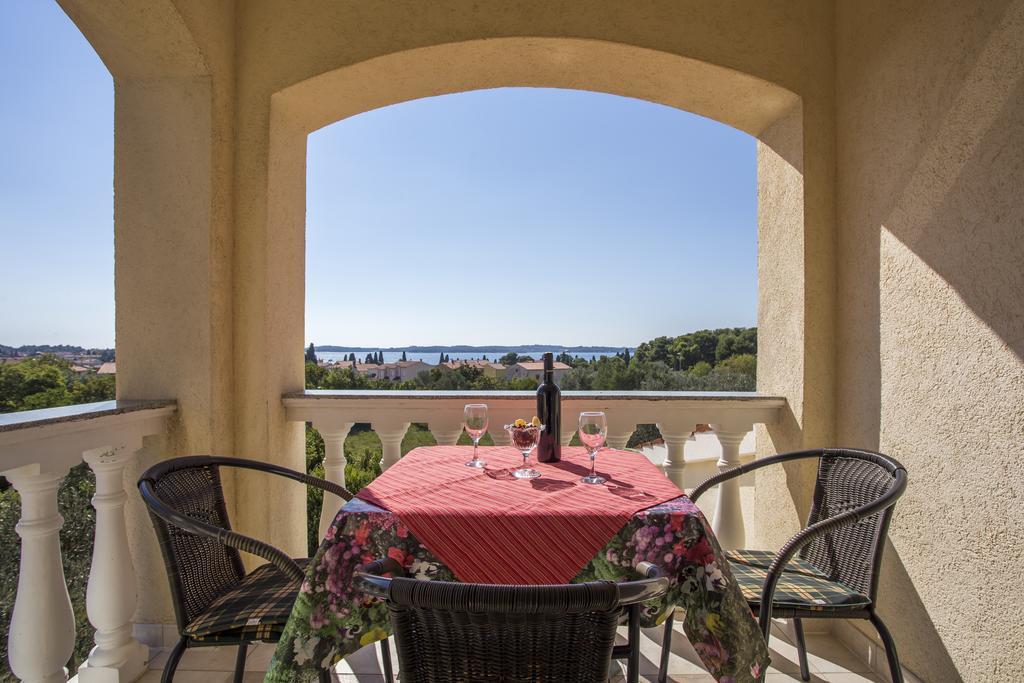 Guest House Croatia Fazana Bagian luar foto