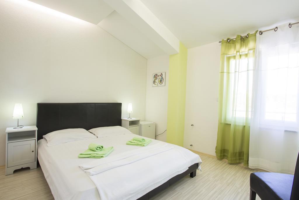 Guest House Croatia Fazana Bagian luar foto