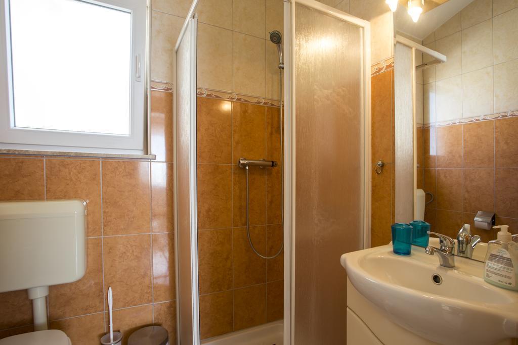 Guest House Croatia Fazana Bagian luar foto
